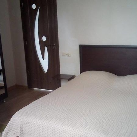 Guest House บาทูมิ ภายนอก รูปภาพ