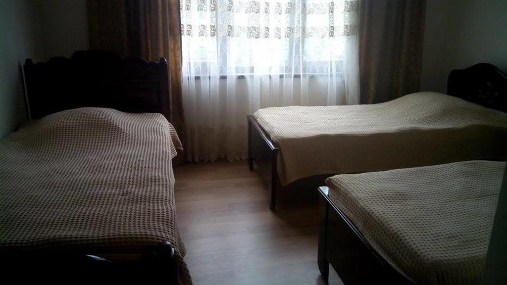 Guest House บาทูมิ ภายนอก รูปภาพ