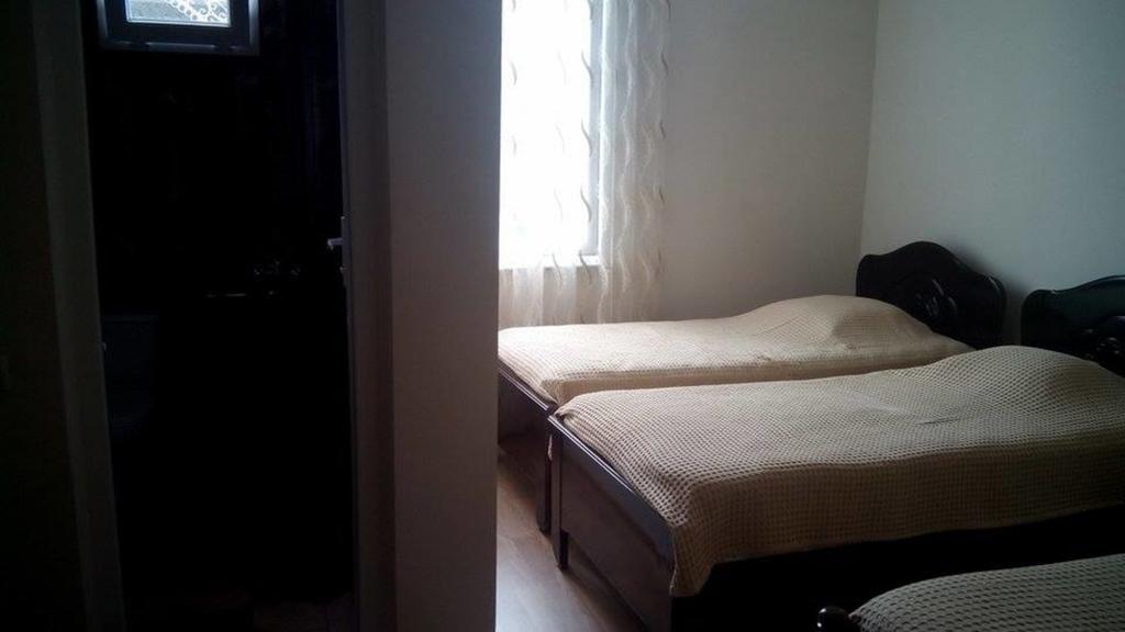 Guest House บาทูมิ ภายนอก รูปภาพ