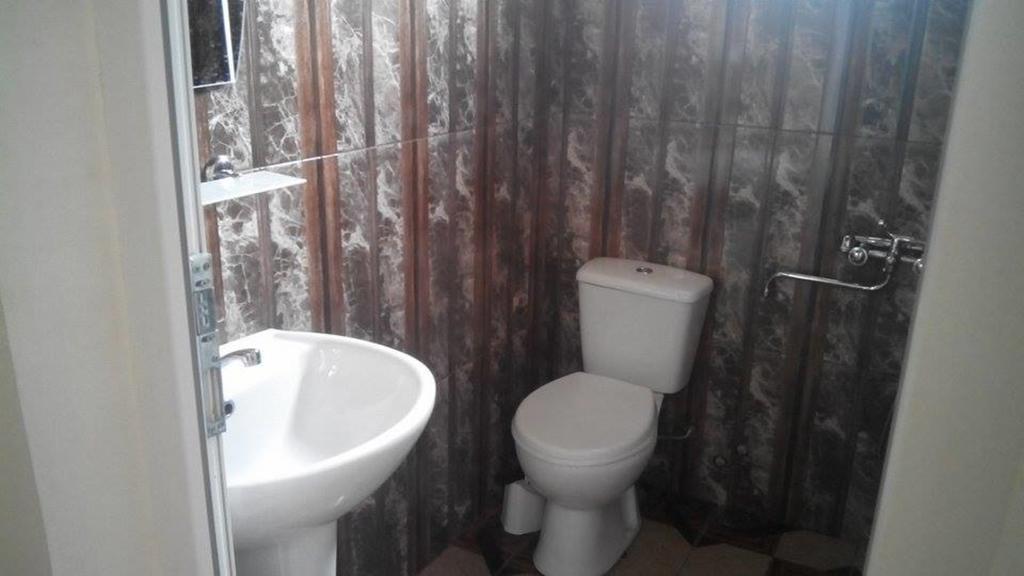 Guest House บาทูมิ ภายนอก รูปภาพ